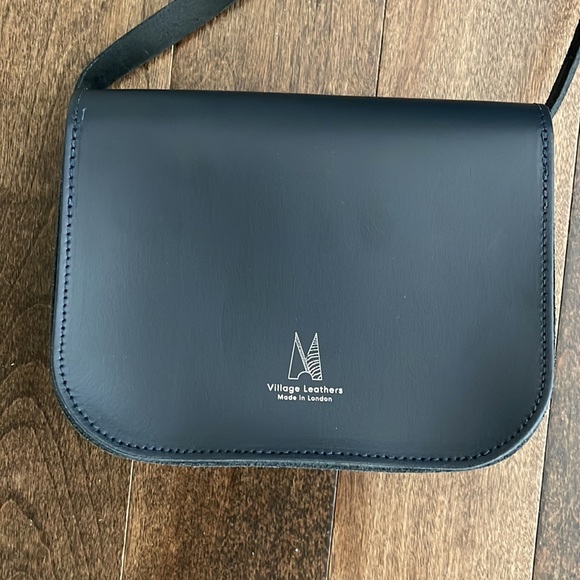 Village Leathers Navy Crossbody - Excellent Condition! - Picture 3 of 4